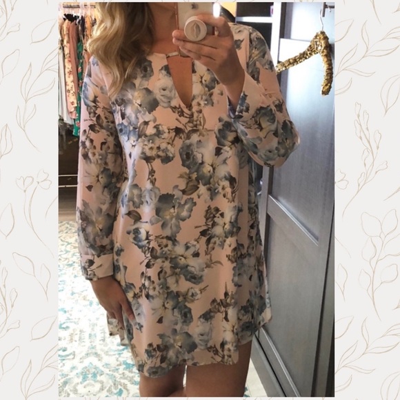 🐣🆕 Lovely Floral Dress with Long Sleeves, and Light Pastel Colors - Picture 3 of 5